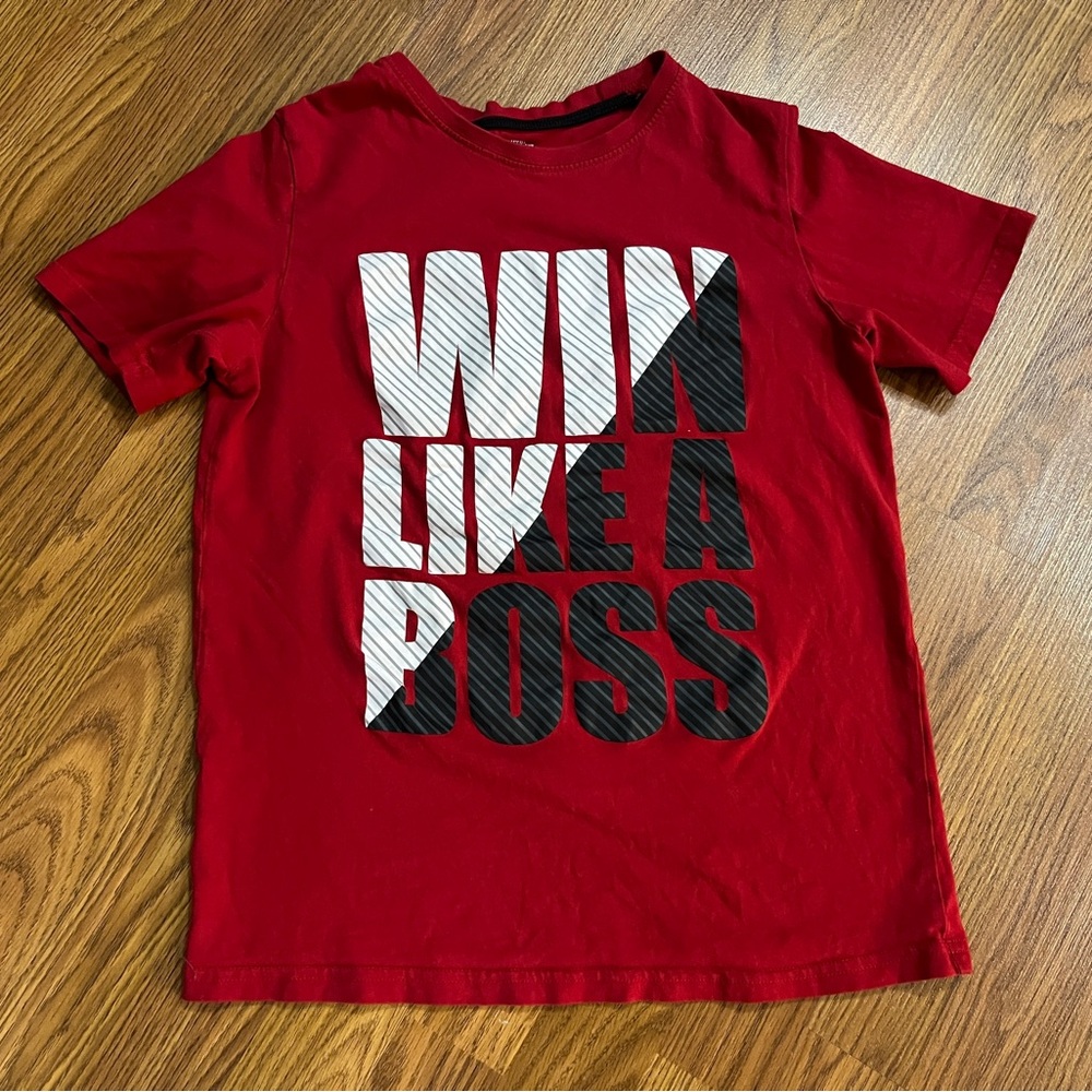 George boysโ 14/16 short sleeve graphic t-shirt, โWin Like a Bossโ, red